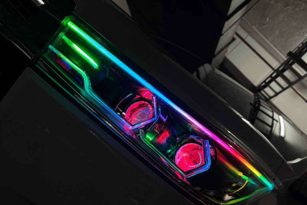 Instalasi lampu kustom pada mobil sport